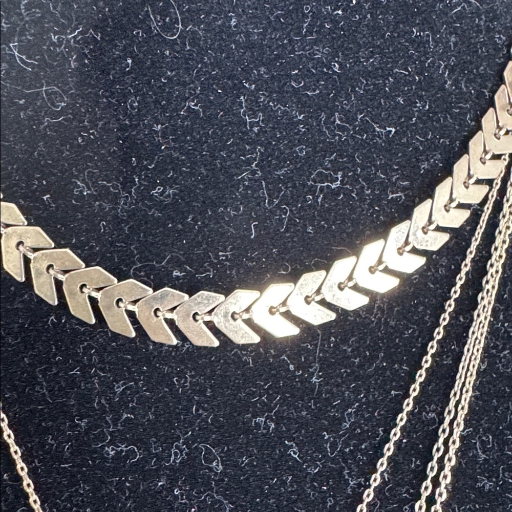 Fun set of 4 necklaces chains in gold tone with Leo sign
Pendants - Picture 9 of 9